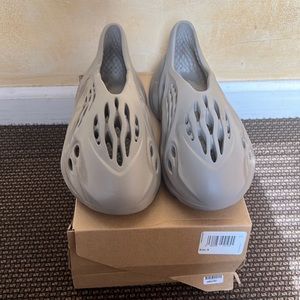 Yeezy foam runners